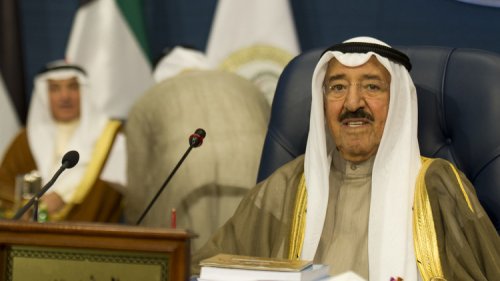 أمير الكويت عبد الله الصباح يتشرف بزيارة المراقد المقدسة في مدينة كربلاء