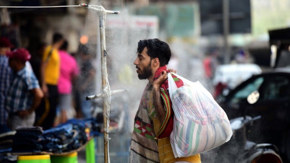 In pictures: Iraqis try to stay cool in 52C heatwave