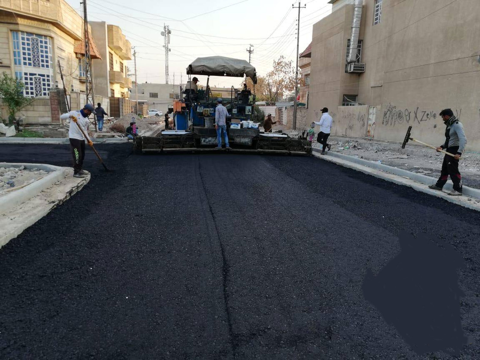 كربلاء... المباشرة بحملة إكساء واسعة في ١٠ مناطق بقضاء عين التمر