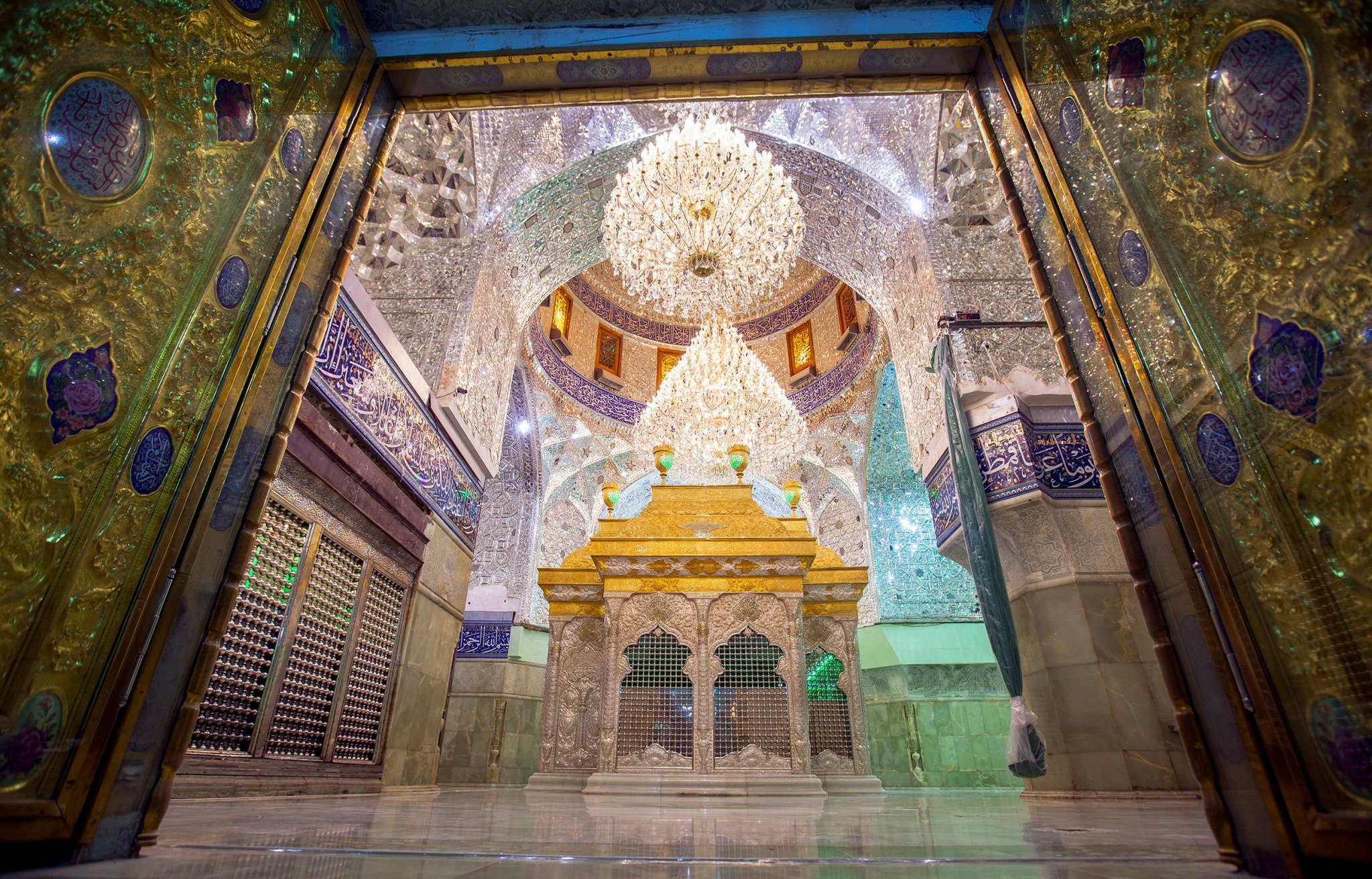 Description of the Present Al-Rawdha Al-Hussainiya -Part I-