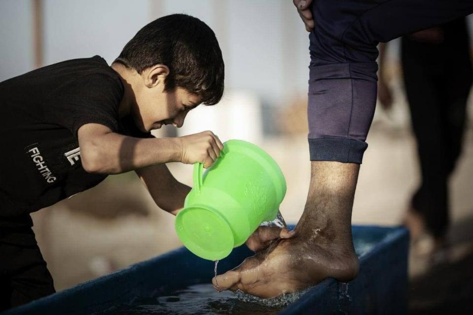 بالصور || مشاهد لمسير الزائرين و فطرة الانتماء لشهيد كربلاء