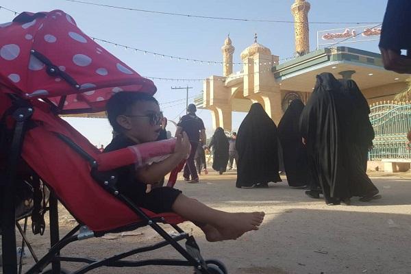 Pictures: Arbaeen pilgrims keep marching from Najaf to Karbala