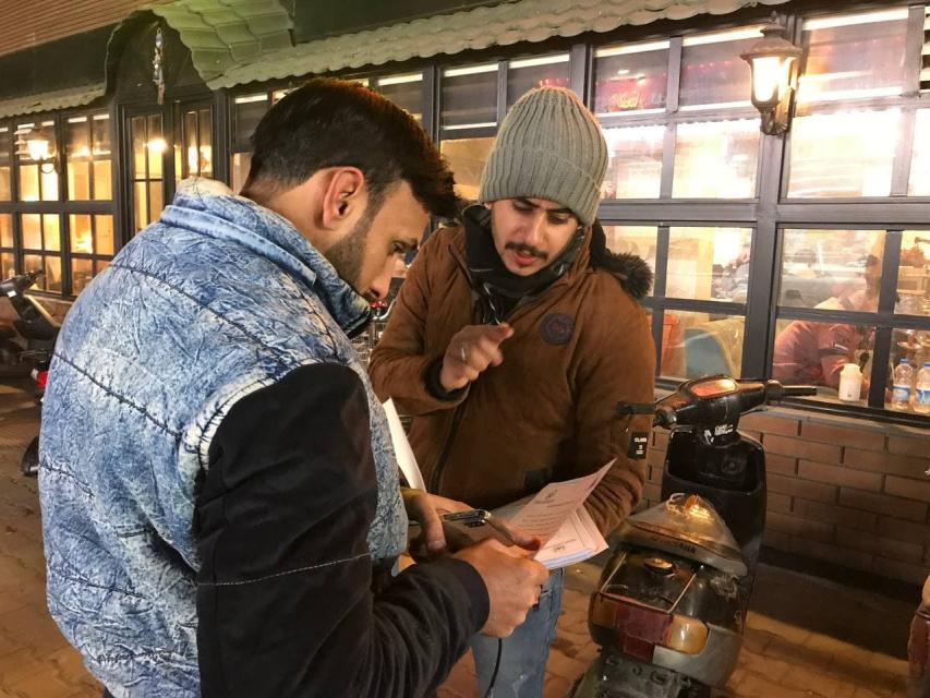 الفرق الميدانية لمركز كربلاء تباشر بتوزيع استطلاع الرأي حول اثر الجريمة الالكترونية