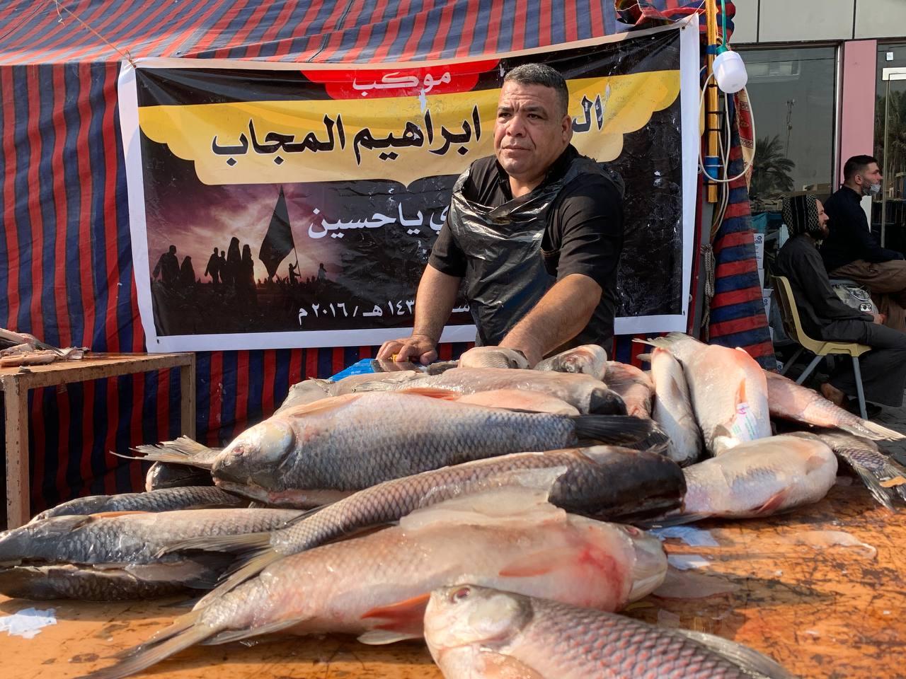 بالصور || الكرم العراقي .. وجبة الغداء لهذا اليوم في موكب السيد ابراهيم المجاب