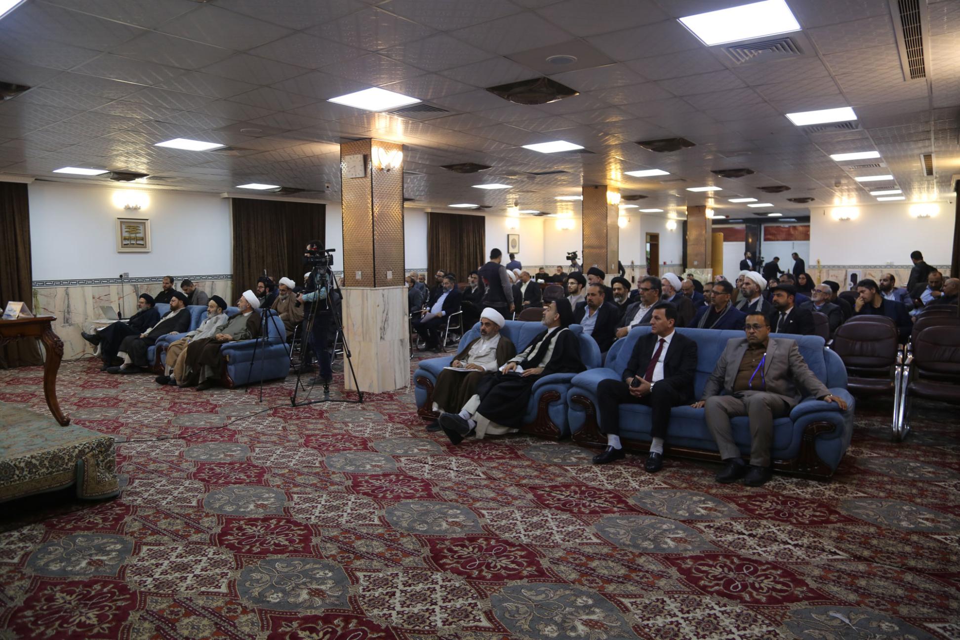 شاهد بالصور || حضور علمائي واكاديمي تشهده قاعة المناقشات البحثية لليوم الاول من المؤتمر العالمي الثالث لاحياء تراث علماء كربلاء المعني بدراسة فكر وقيادة الميرزا محمد تقي الشيرازي