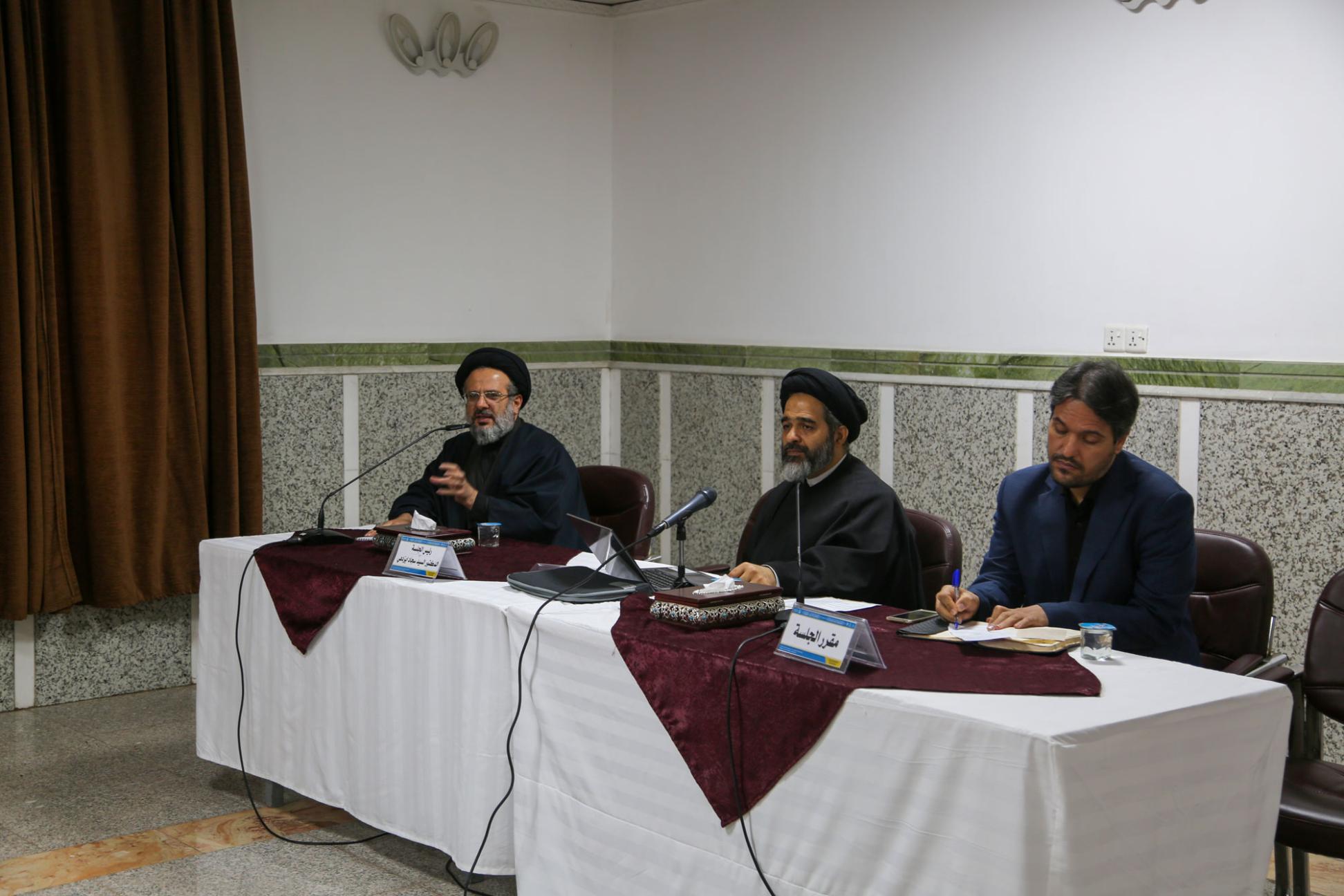 القاعة رقم(٤) تشهد مناقشة مجموعة من البحوث العلمية الفارسية ضمن منهاج المؤتمر العالمي الثالث لاحياء تراث علماء كربلاء