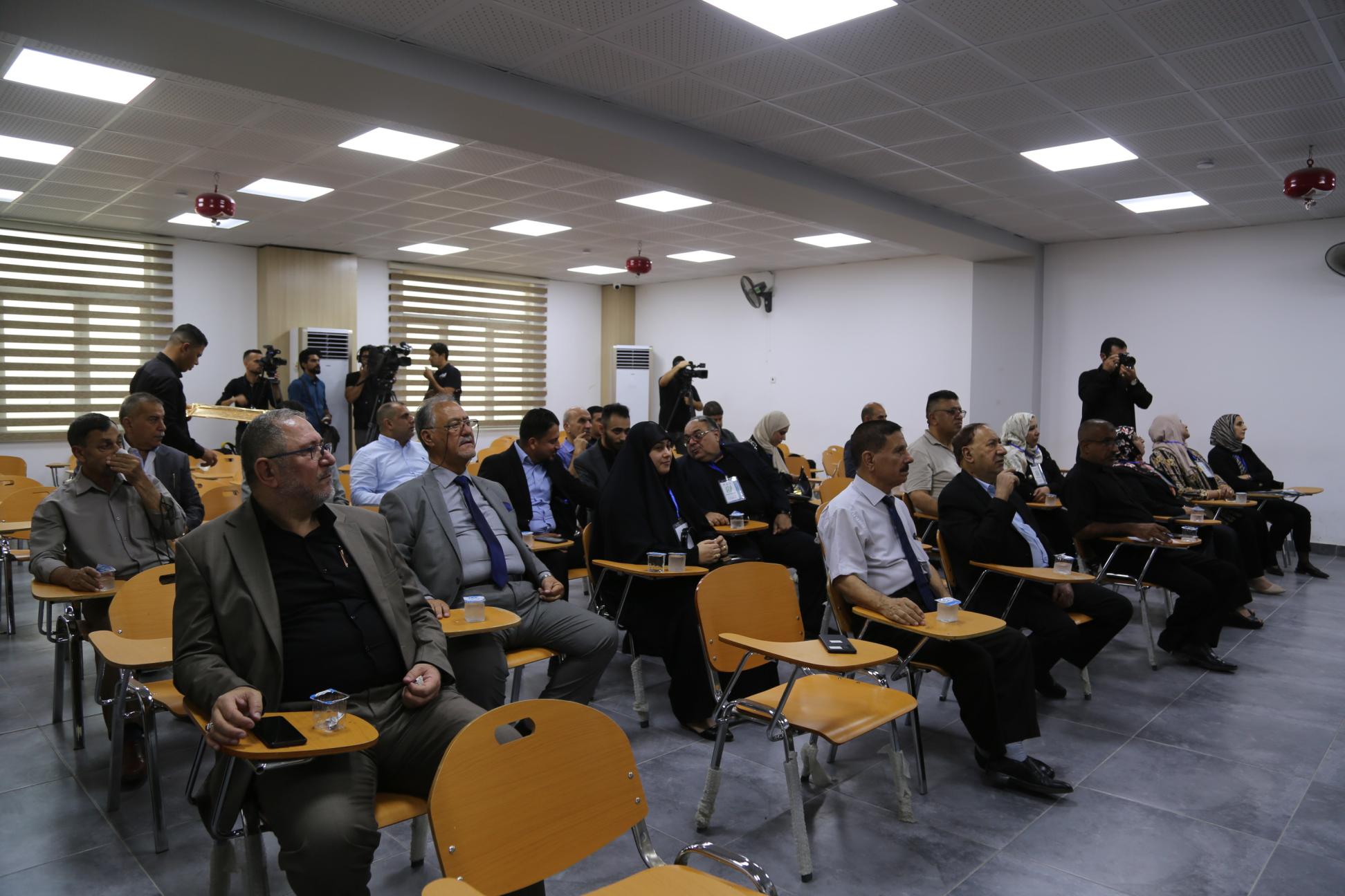 بالصور انطلاق فعاليات اليوم الثاني للمؤتمر العلمي الدولي السابع لزيارة الأربعين، والذي سيتضمن ست جلسات بحثية في كلية الصفوة الجامعة، بمشاركة عشرات الباحثين.