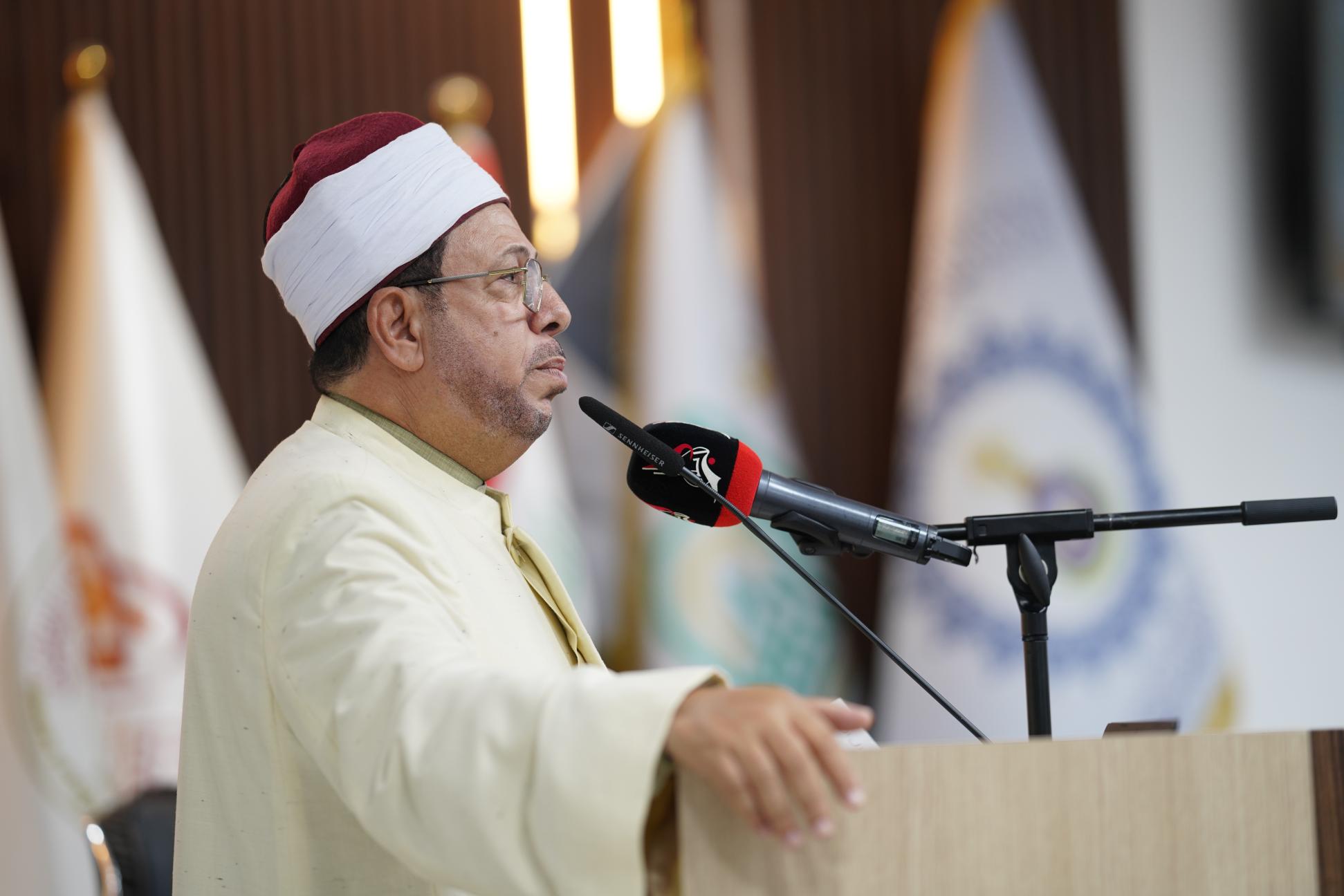 الشيخ عبد العزيز النجار من جمهورية مصر العربية خلال إلقائه كلمة الوفود الأجنبية المشاركة في المؤتمر العلمي الدولي السابع لزيارة الأربعين: