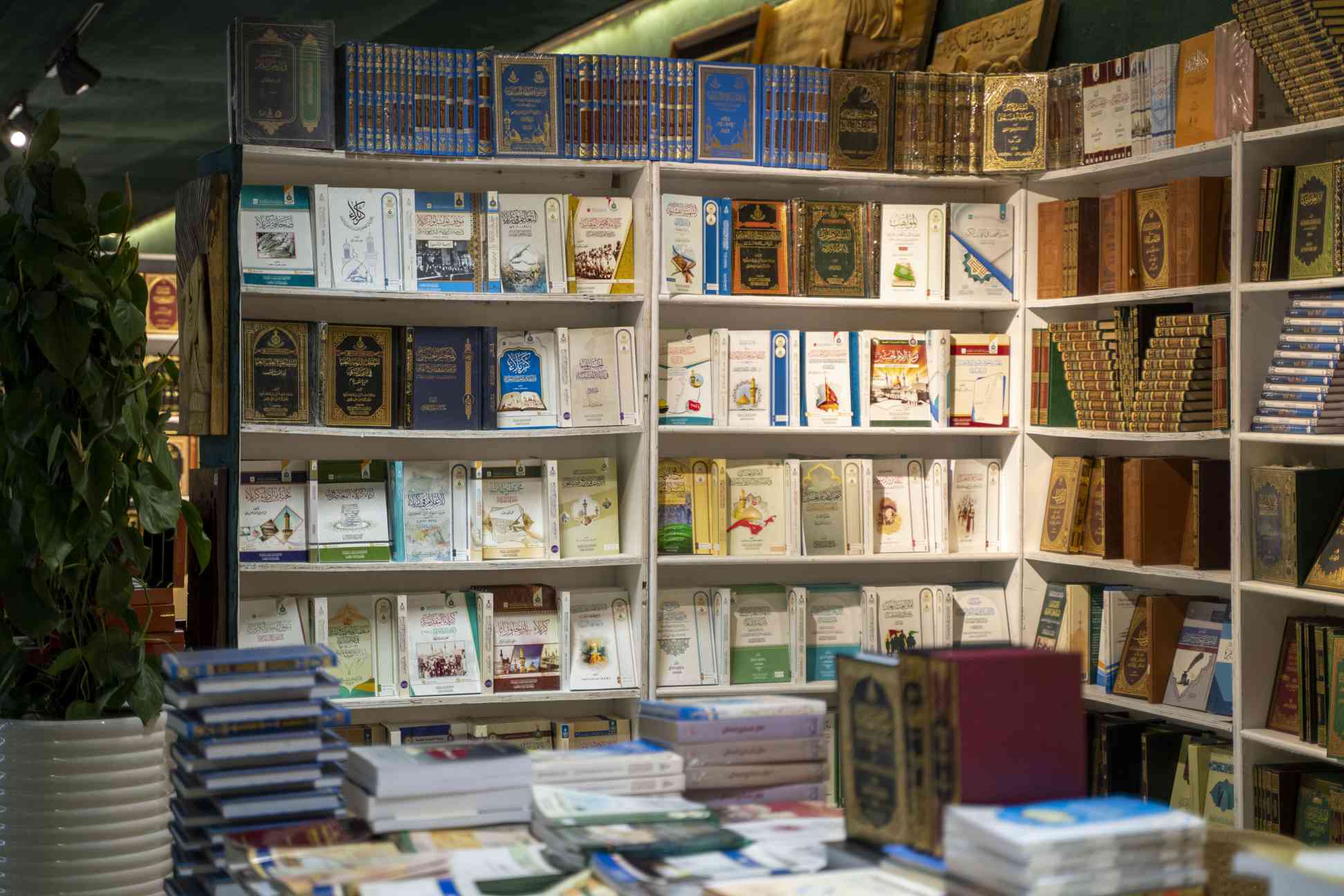 بالصور.. إصدارات مركز كربلاء للدراسات والبحوث في مهرجان ربيع الشهادة الثقافي العالمي السابع عشر برعاية الأمانة العامة للعتبة الحسينية المقدسة.