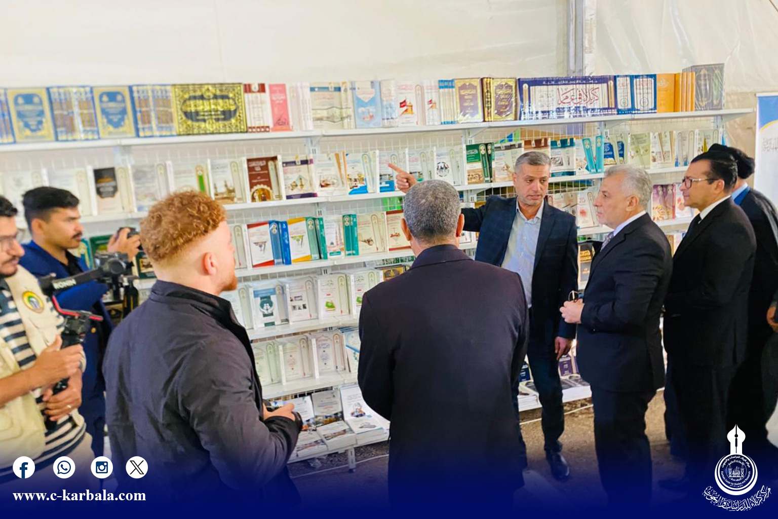 على هامش مهرجان الشهادة الدولي... رئيس جامعة واسط يزور جناح مركز كربلاء للدراسات والبحوث ويشيد بإصداراته العلمية